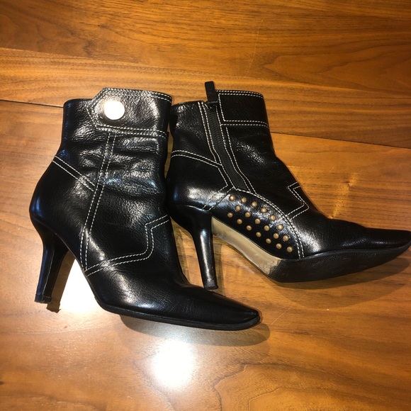 Tod’s Designer Black Ankle Boot - Picture 3 of 7